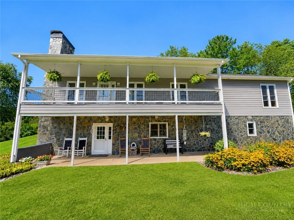 Image number 3 for the current listing