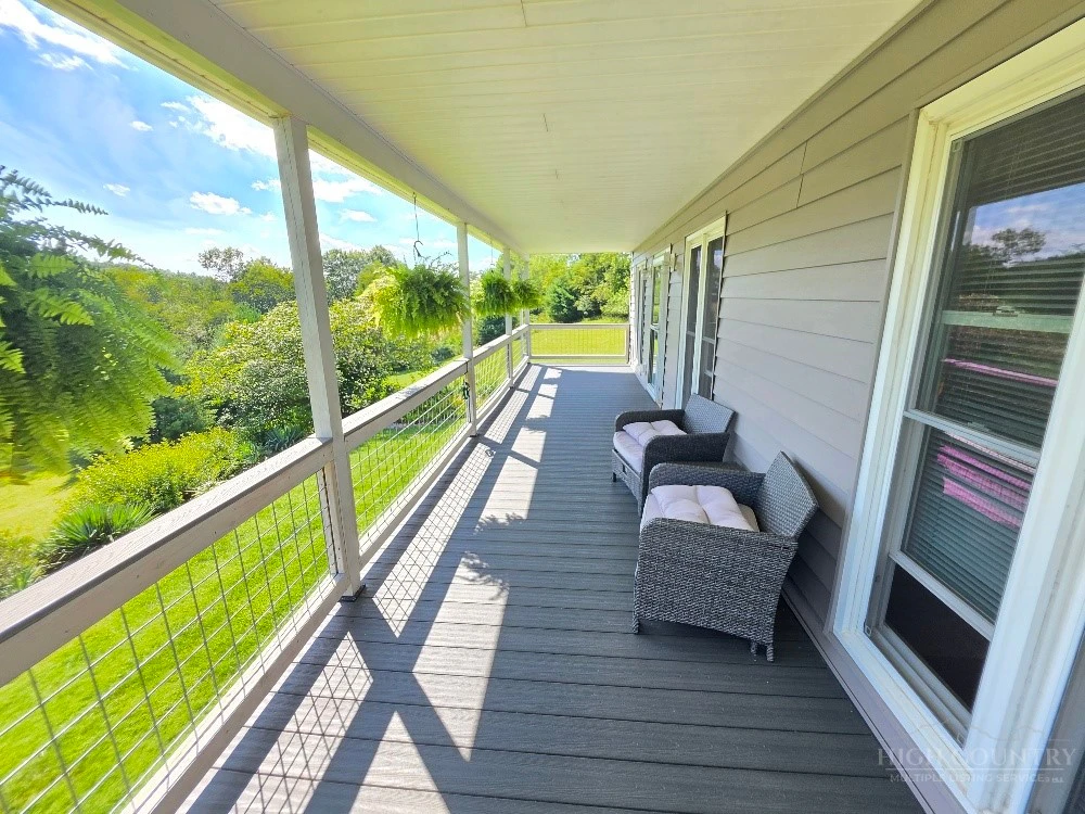Image number 5 for the current listing