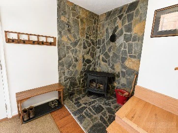 Image number 17 for the current listing