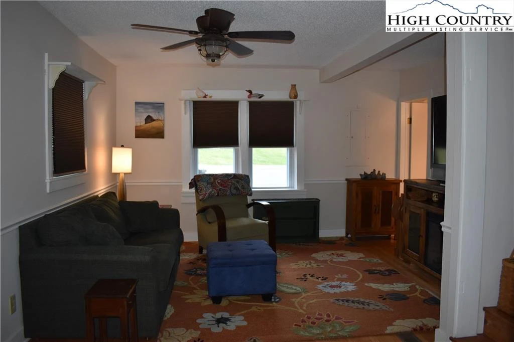 Image number 14 for the current listing