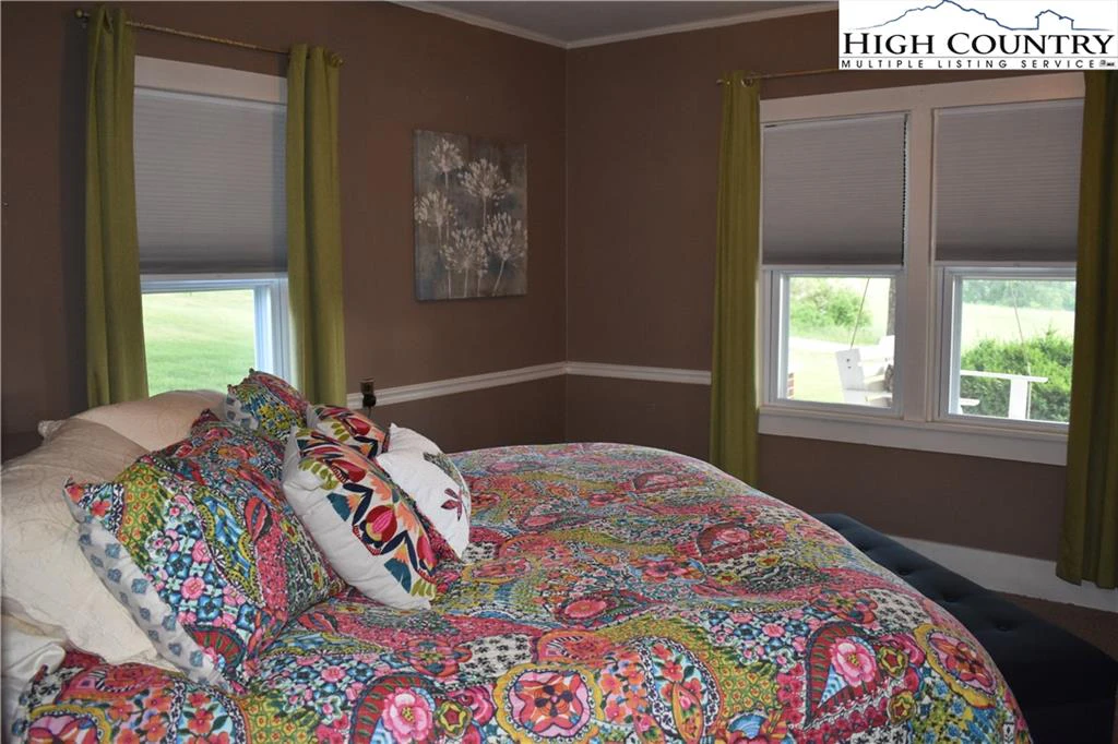 Image number 3 for the current listing