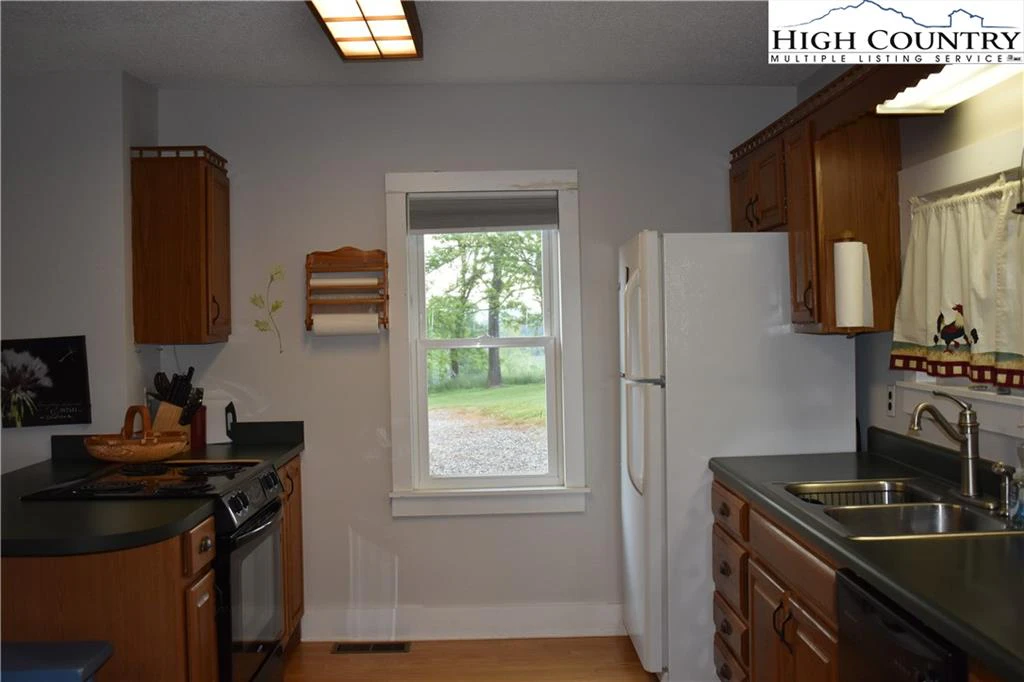 Image number 12 for the current listing