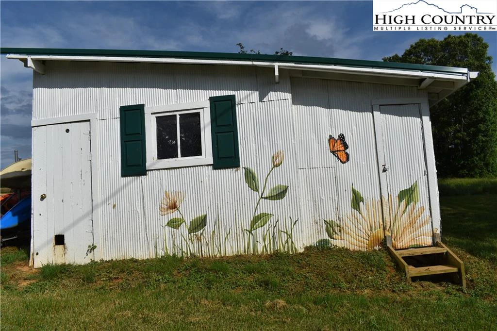 Image number 2 for the current listing