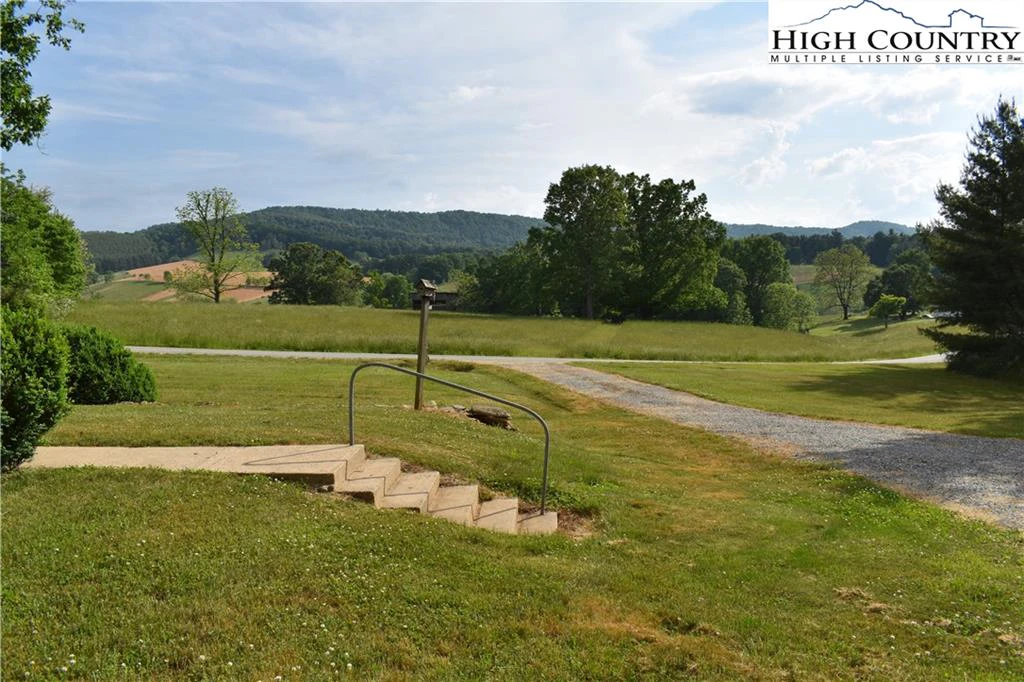 Image number 16 for the current listing