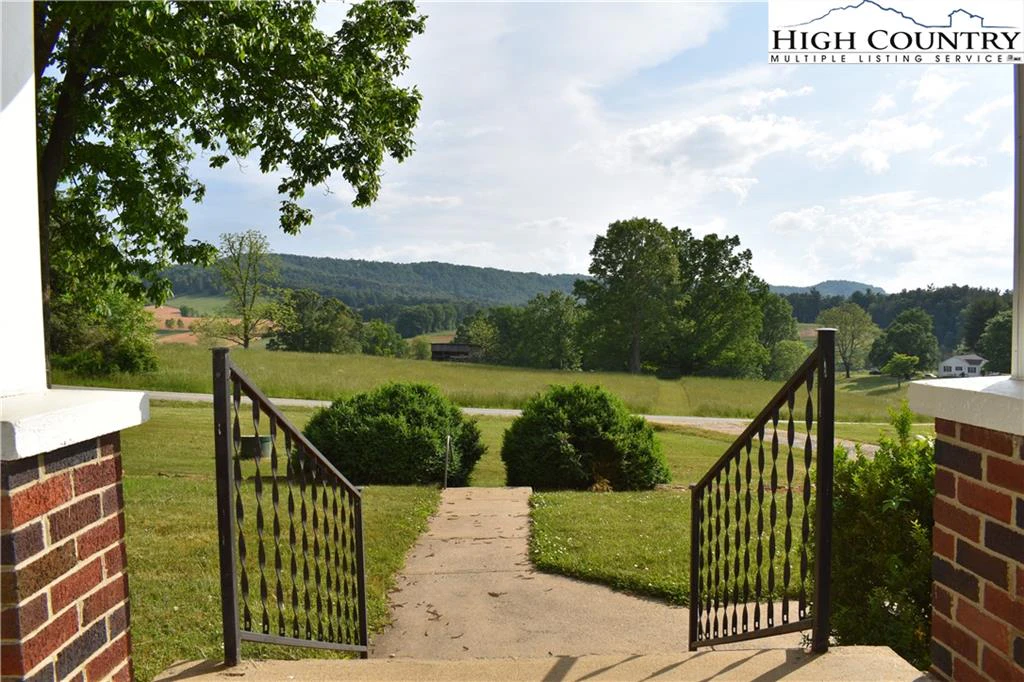 Image number 19 for the current listing
