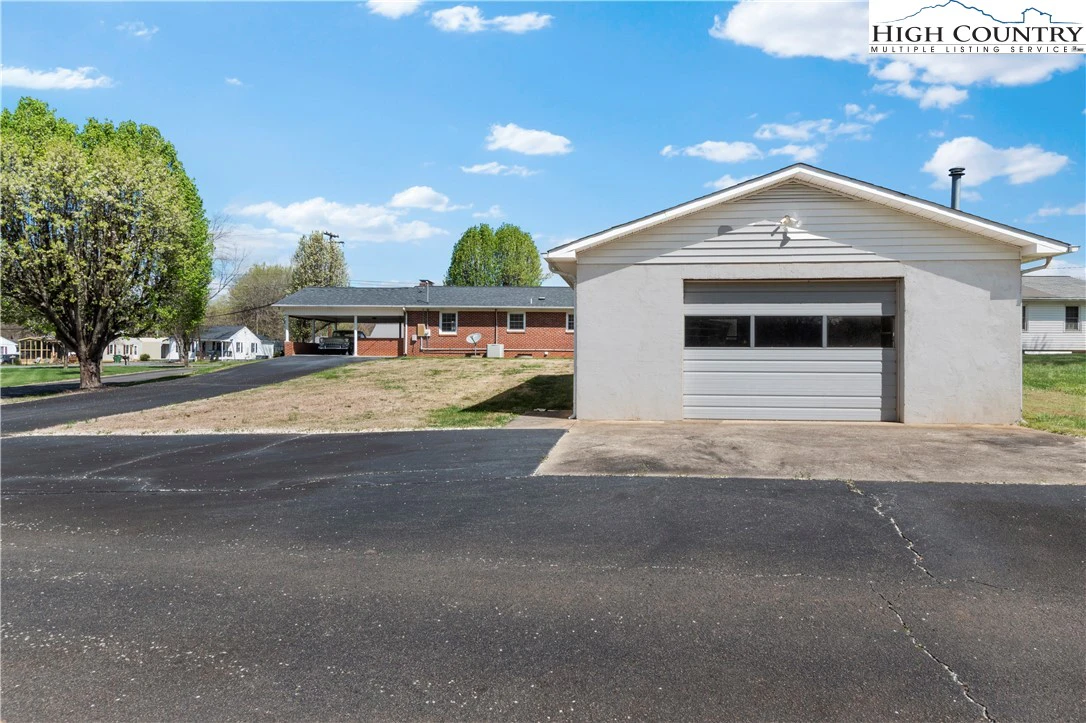 Image number 5 for the current listing