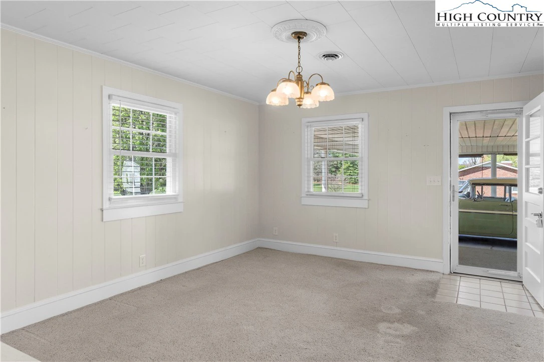 Image number 20 for the current listing