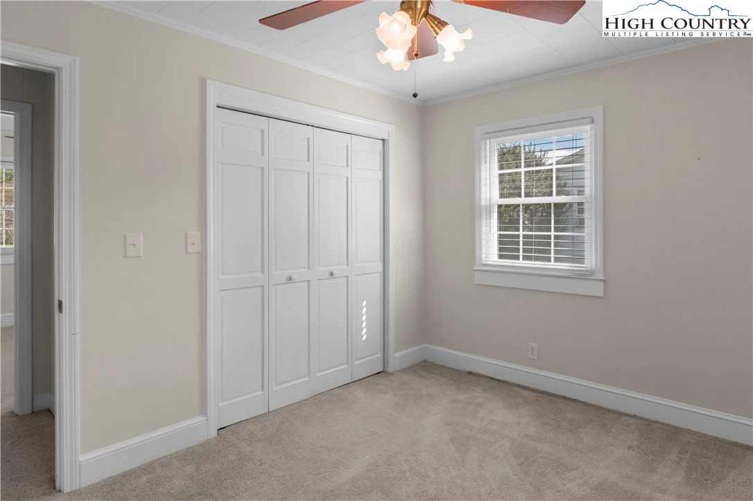 Image number 15 for the current listing