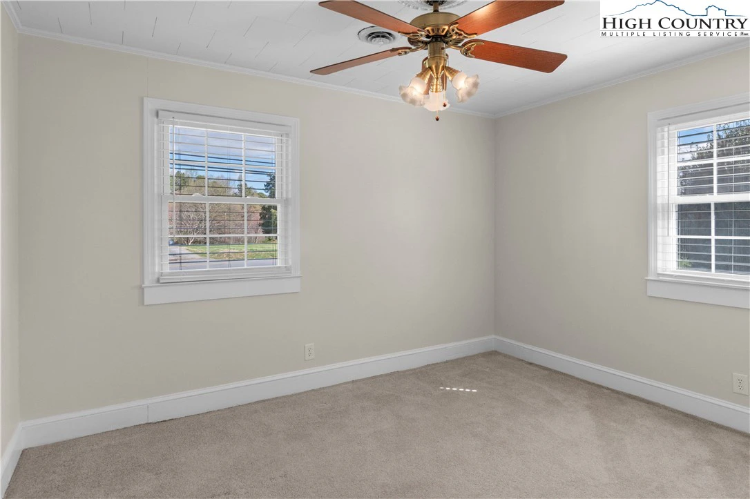 Image number 14 for the current listing