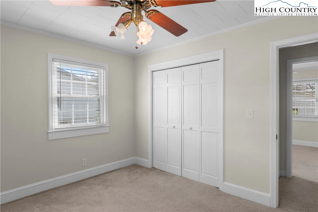 Image number 13 for the current listing