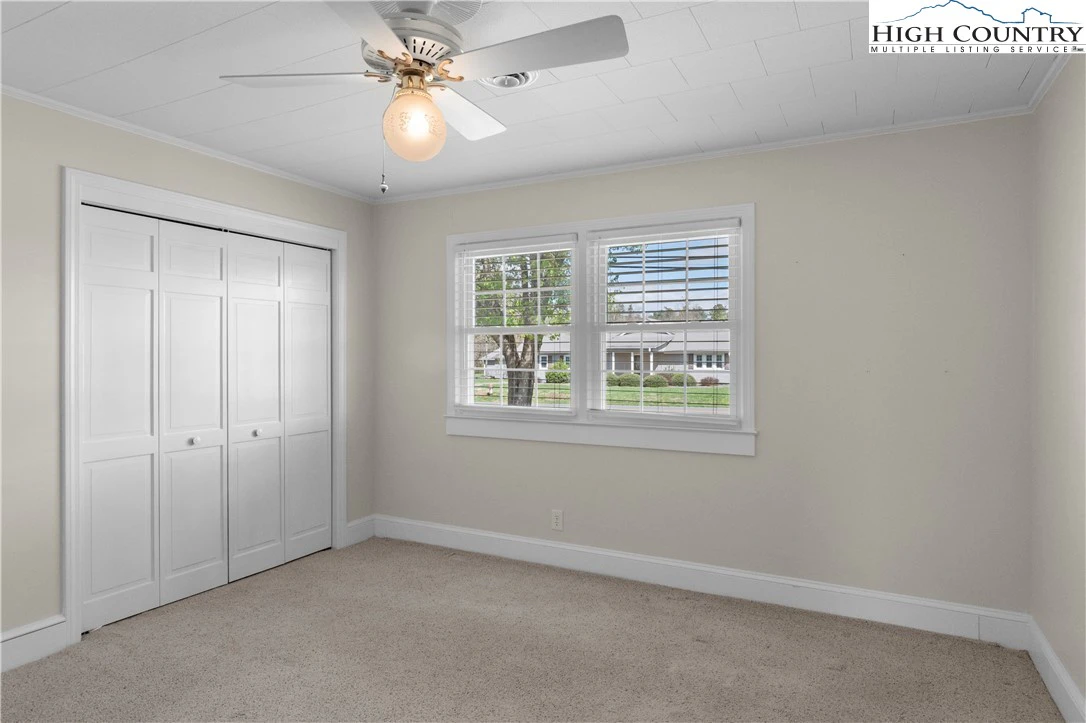 Image number 12 for the current listing