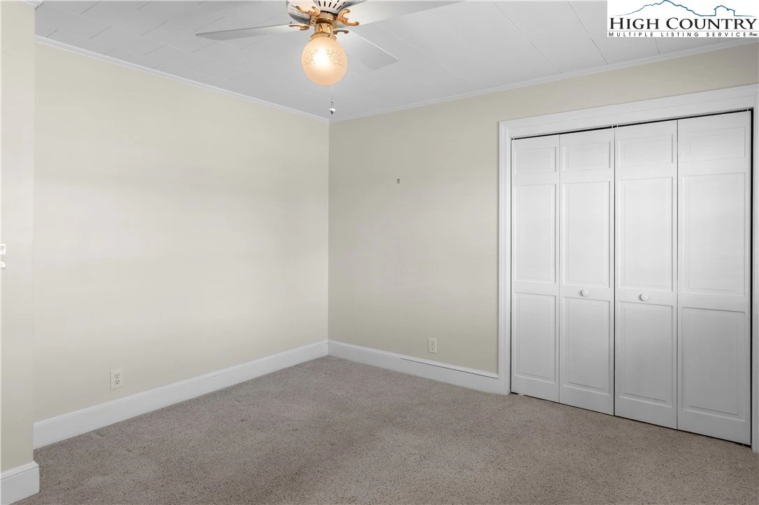 Image number 11 for the current listing