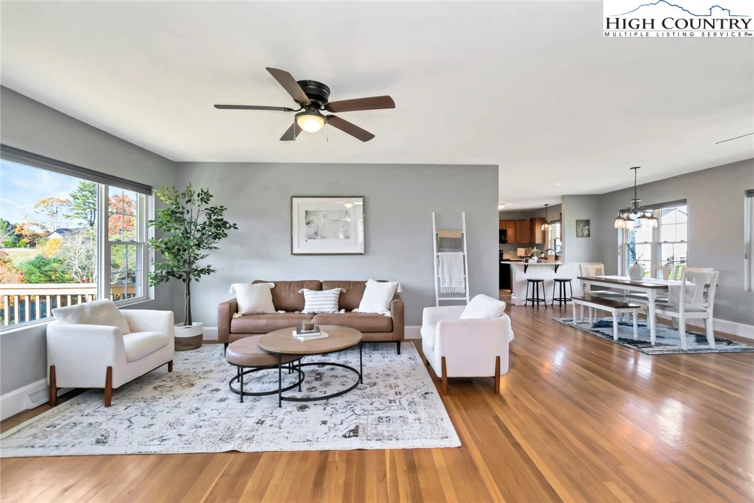 Image number 21 for the current listing