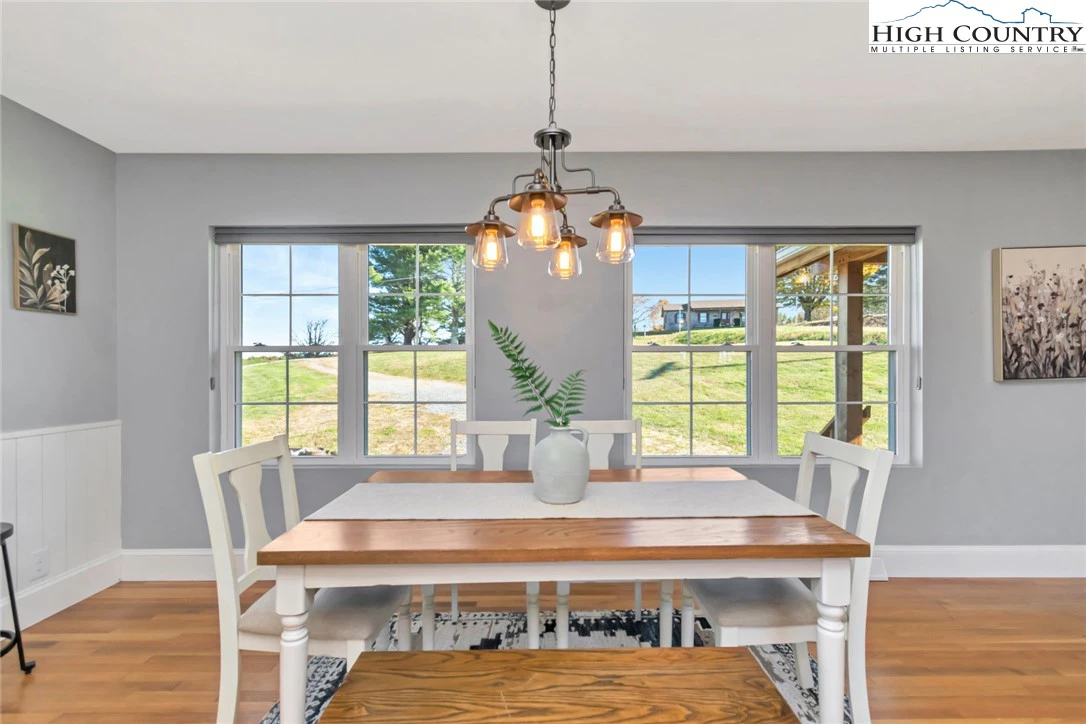 Image number 19 for the current listing