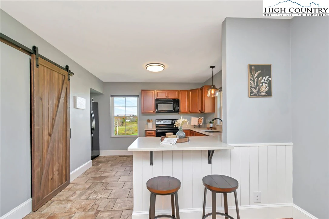 Image number 2 for the current listing