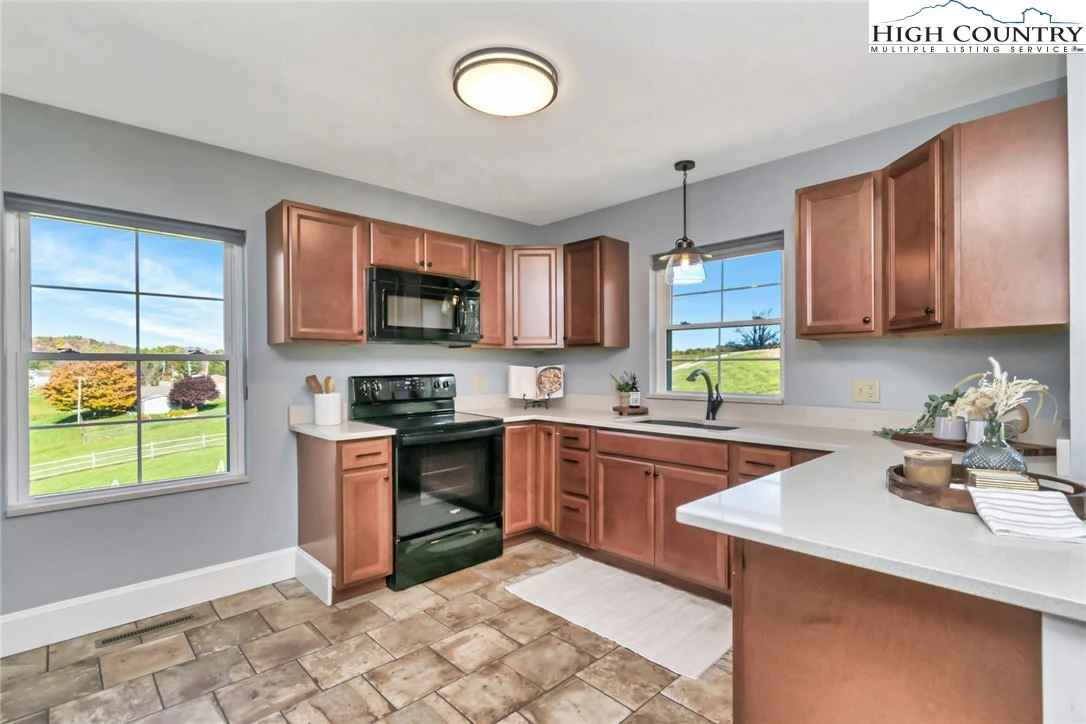 Image number 15 for the current listing