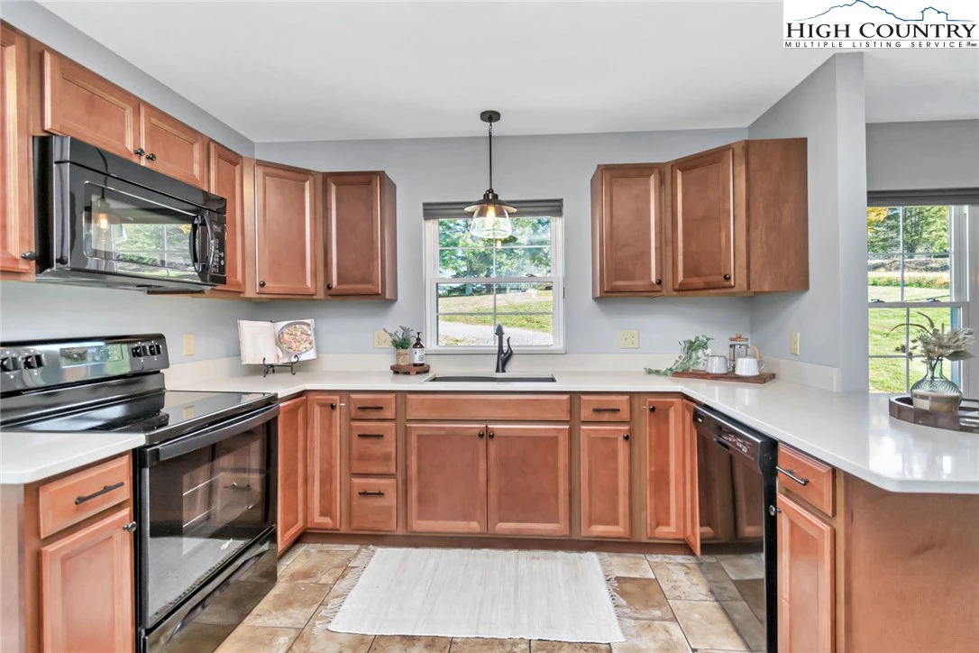 Image number 13 for the current listing