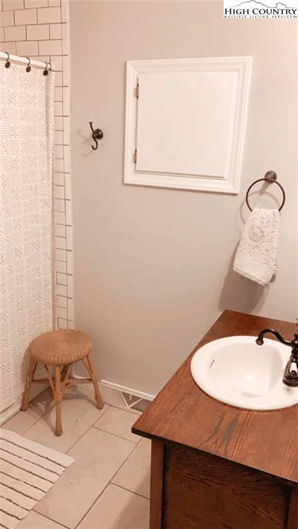 Image number 2 for the current listing