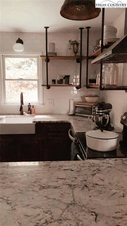Image number 13 for the current listing