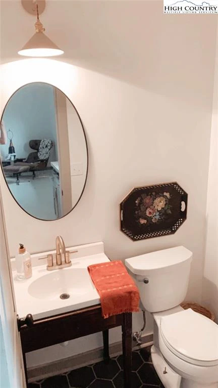 Image number 5 for the current listing