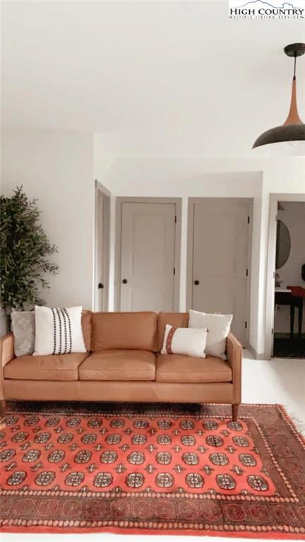 Image number 4 for the current listing