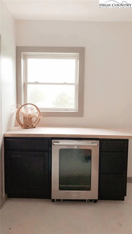 Image number 3 for the current listing
