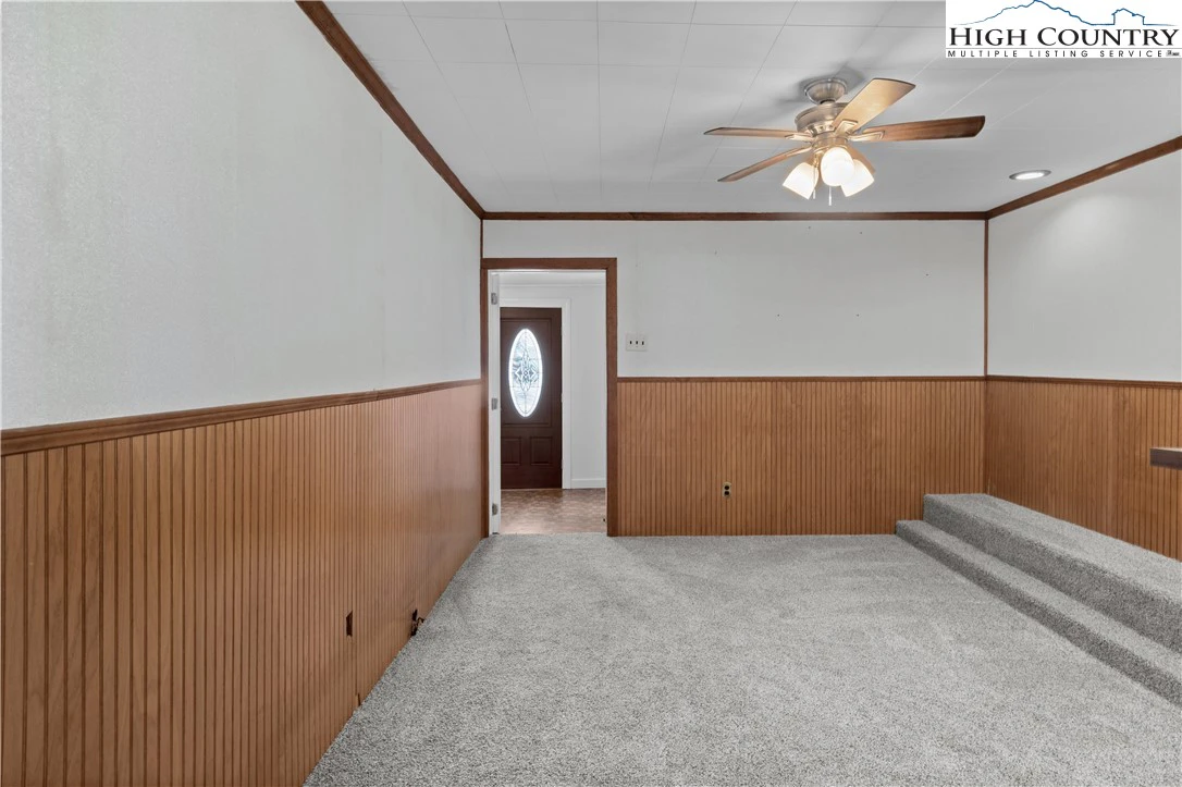Image number 19 for the current listing