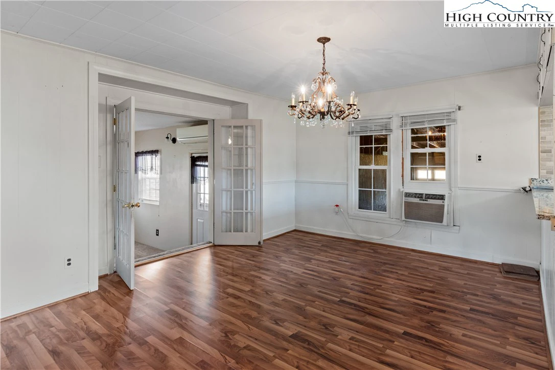 Image number 18 for the current listing