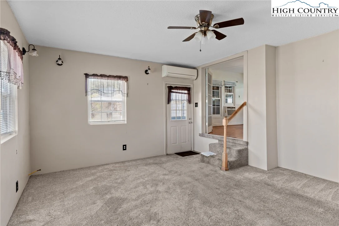 Image number 16 for the current listing