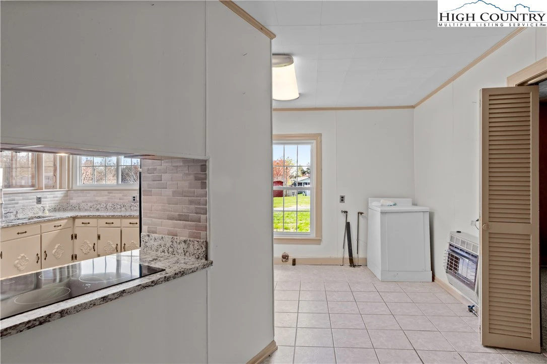 Image number 15 for the current listing