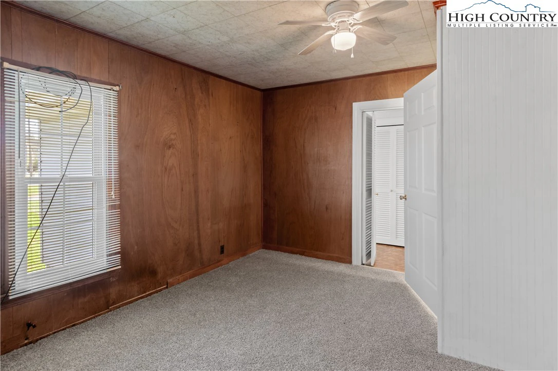 Image number 11 for the current listing