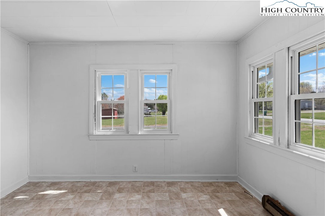 Image number 9 for the current listing
