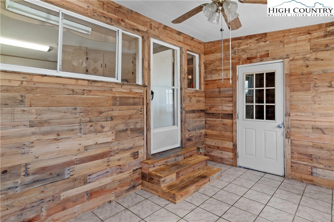 Image number 8 for the current listing