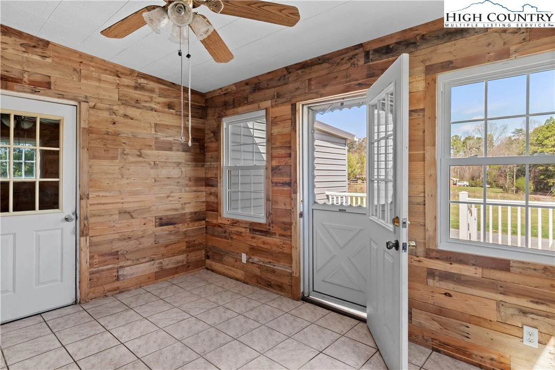 Image number 7 for the current listing