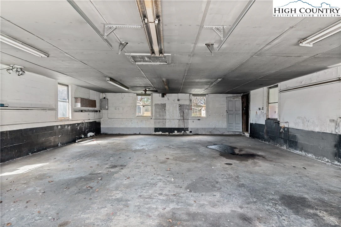 Image number 5 for the current listing