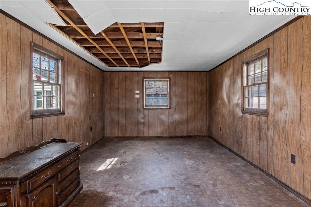 Image number 4 for the current listing