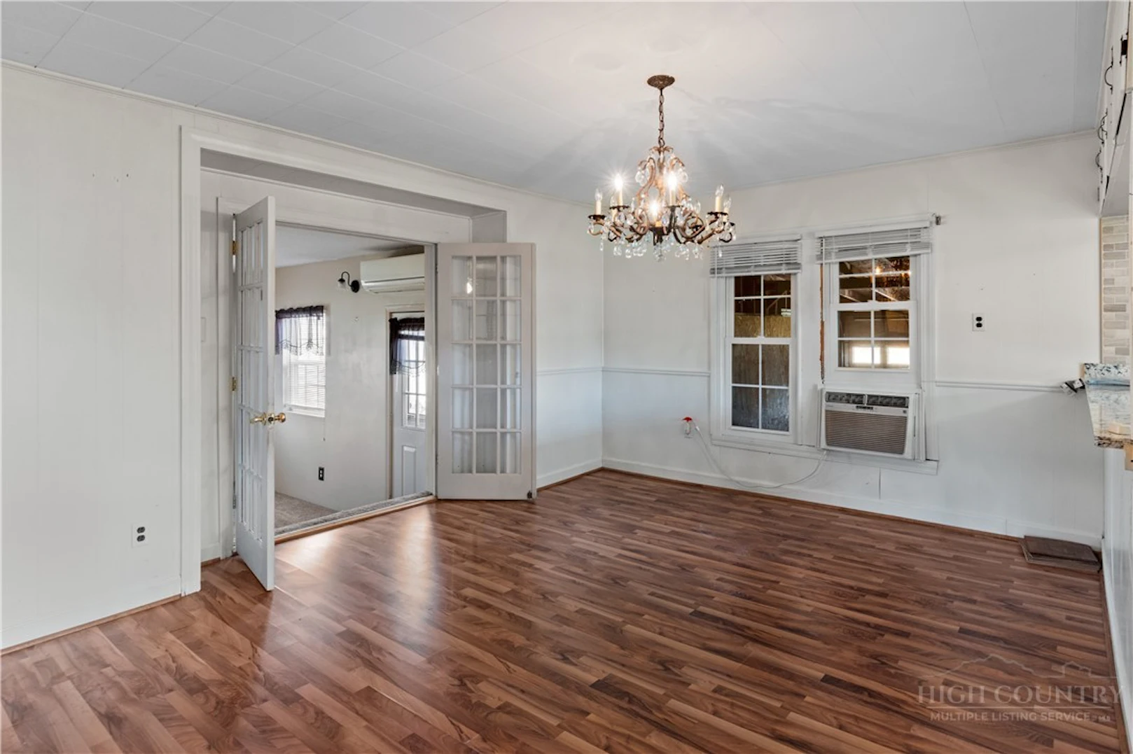 Image number 14 for the current listing