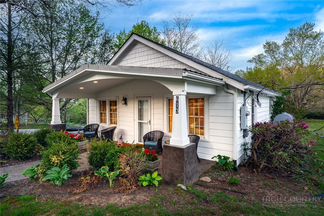 Image number 1 for the current listing