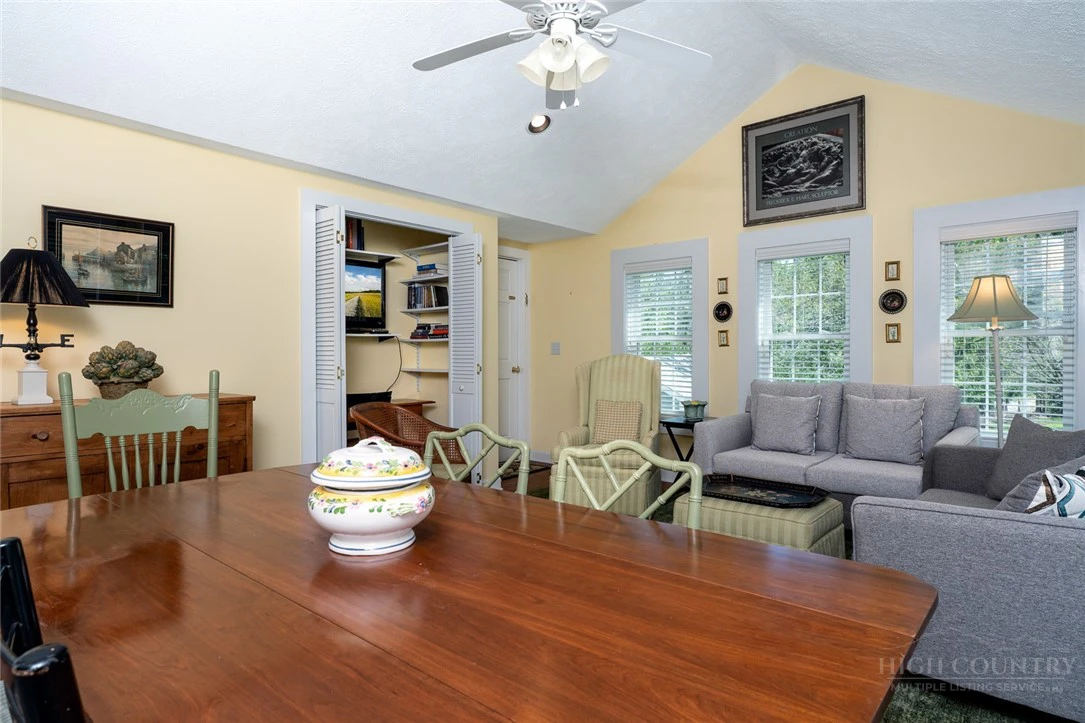 Image number 19 for the current listing