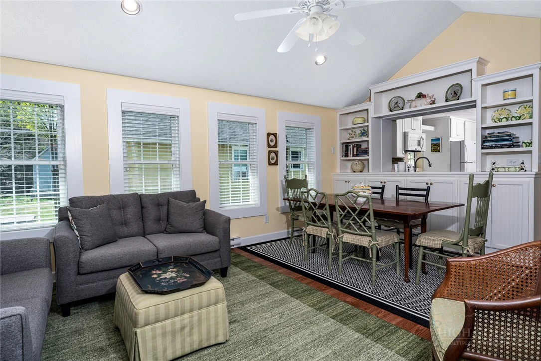Image number 18 for the current listing