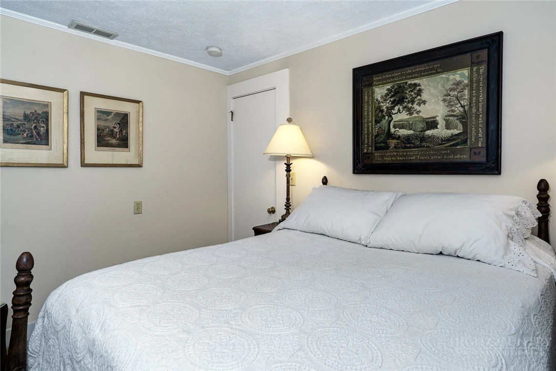 Image number 16 for the current listing