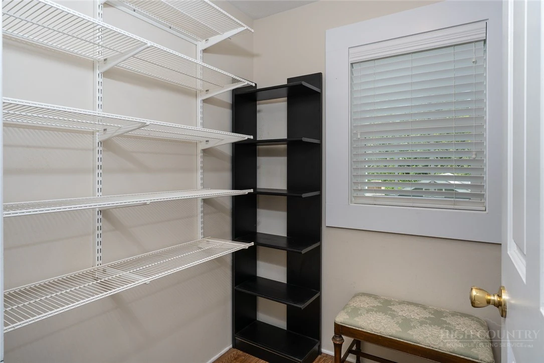 Image number 12 for the current listing