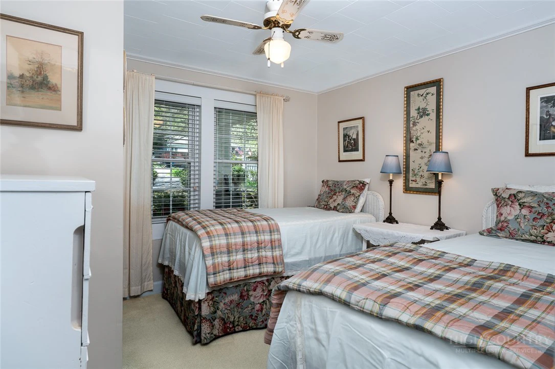 Image number 10 for the current listing