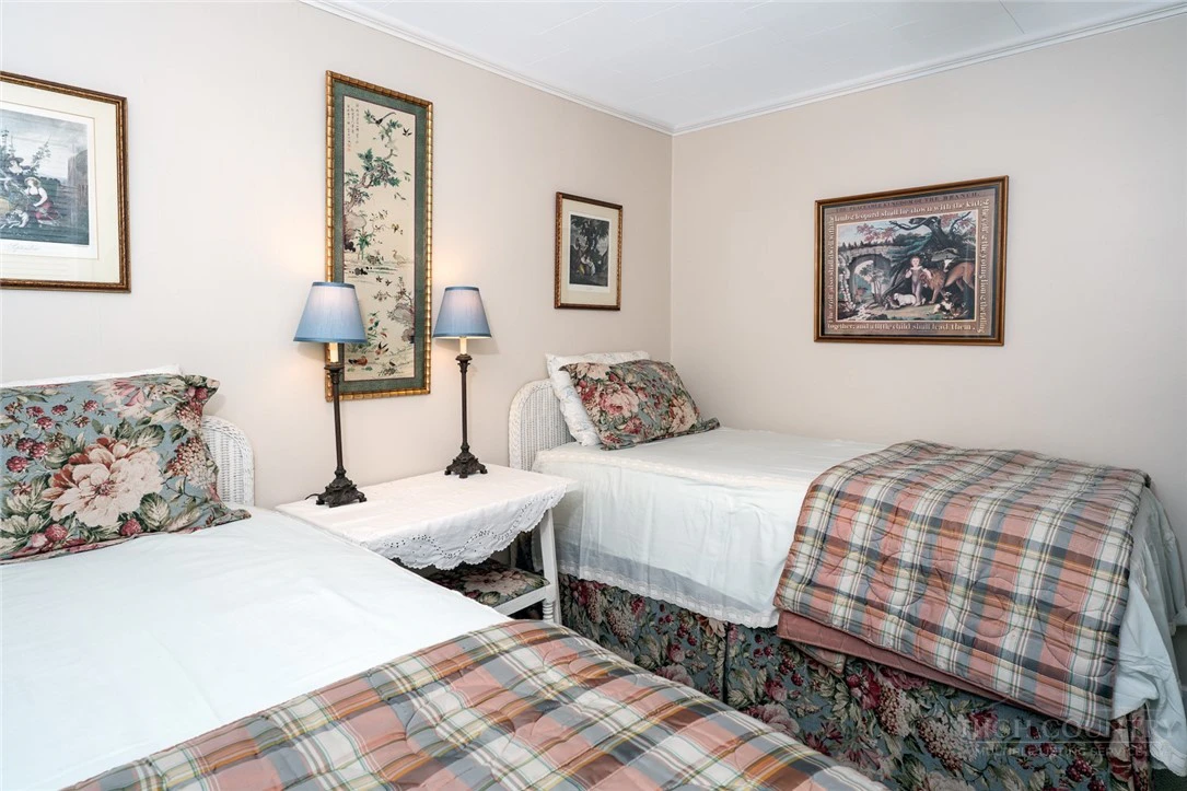 Image number 9 for the current listing