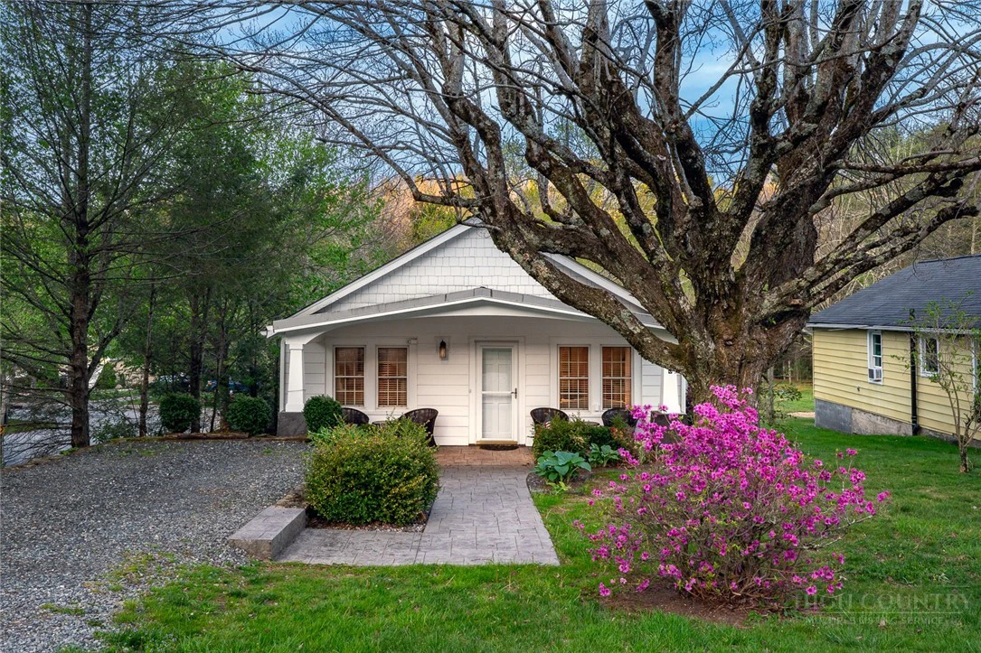 Image number 3 for the current listing