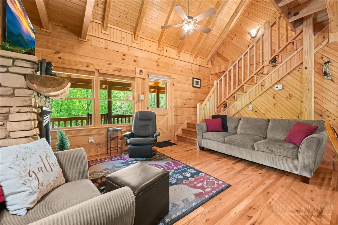 Image number 13 for the current listing