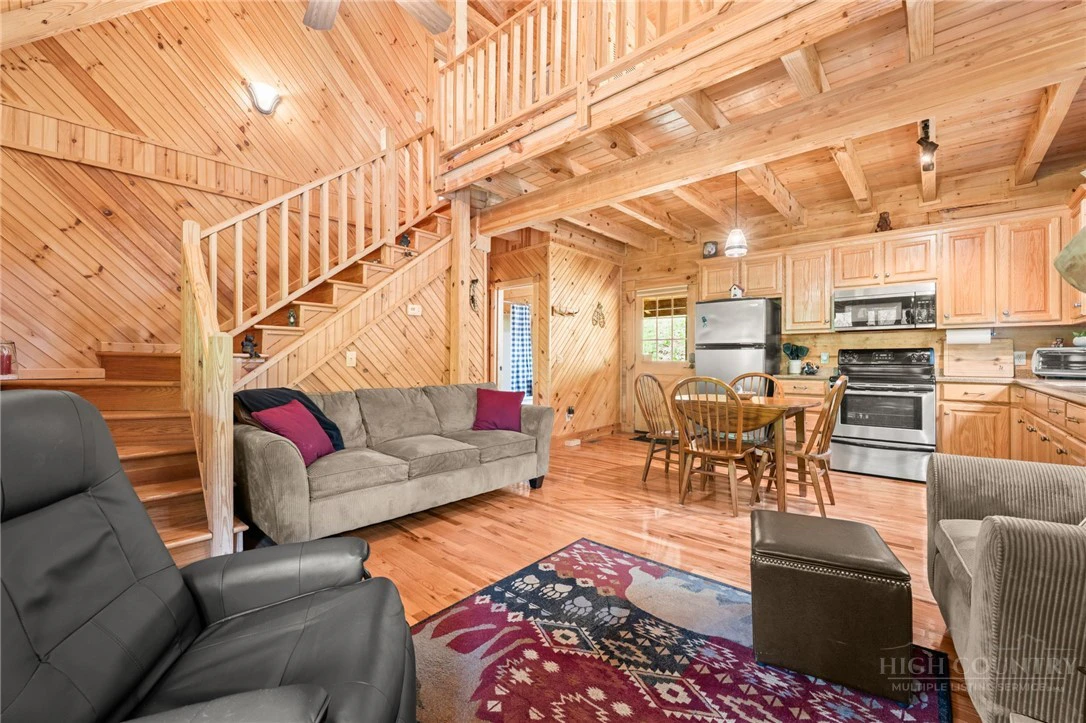 Image number 14 for the current listing