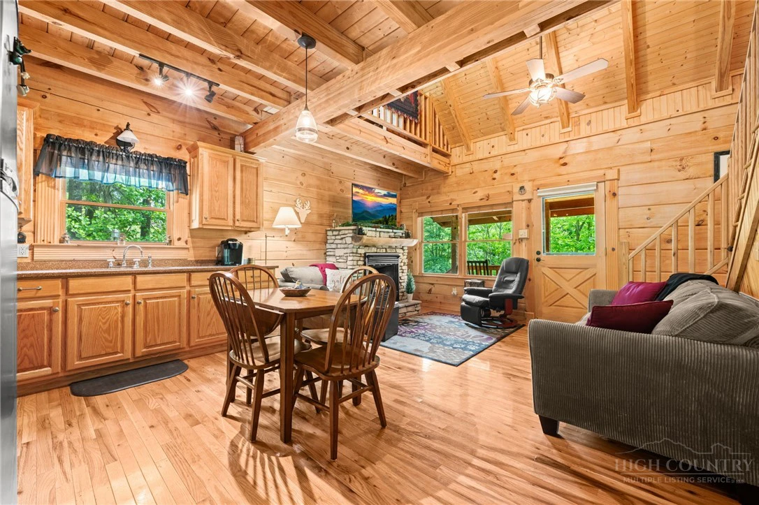 Image number 15 for the current listing