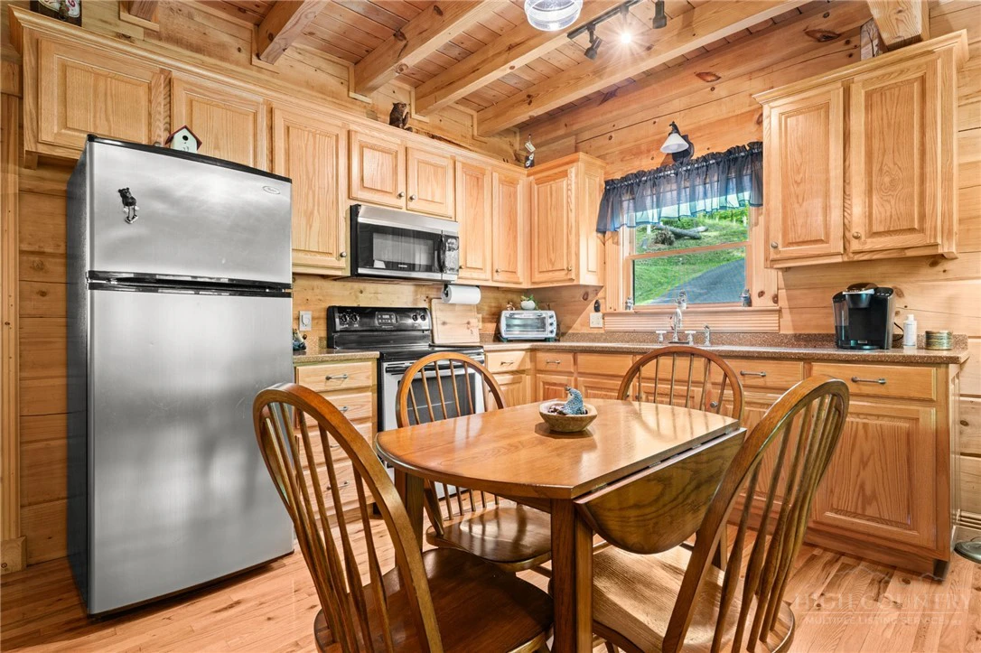 Image number 16 for the current listing