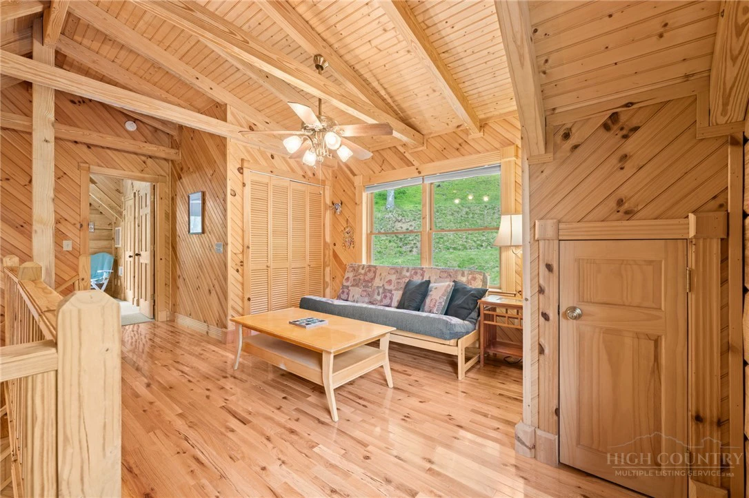 Image number 18 for the current listing